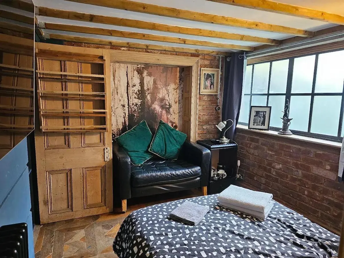 City Centre Stylish Hideaway Exeter Apartment