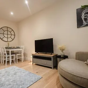 https://luxury-2-bed-apartment-in-the-city-centre.tophotelsbath.com